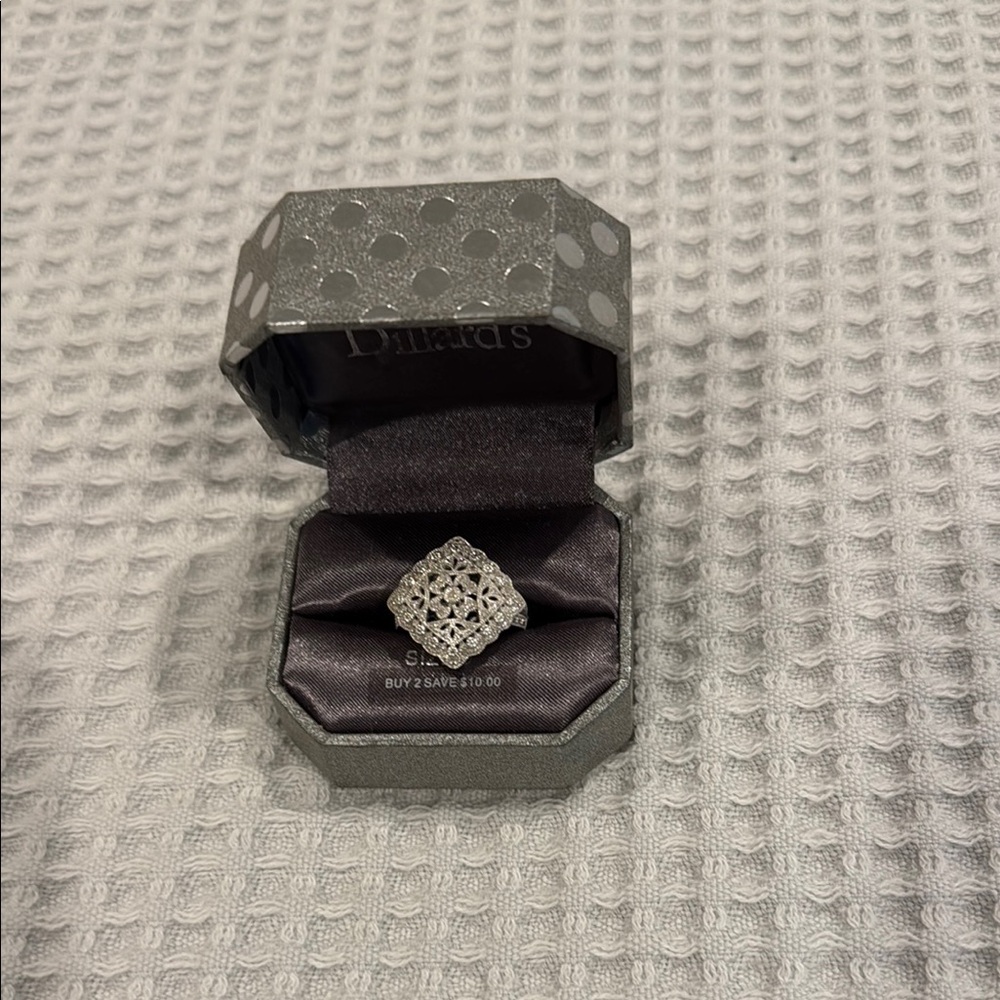 Elegant Silver Ring